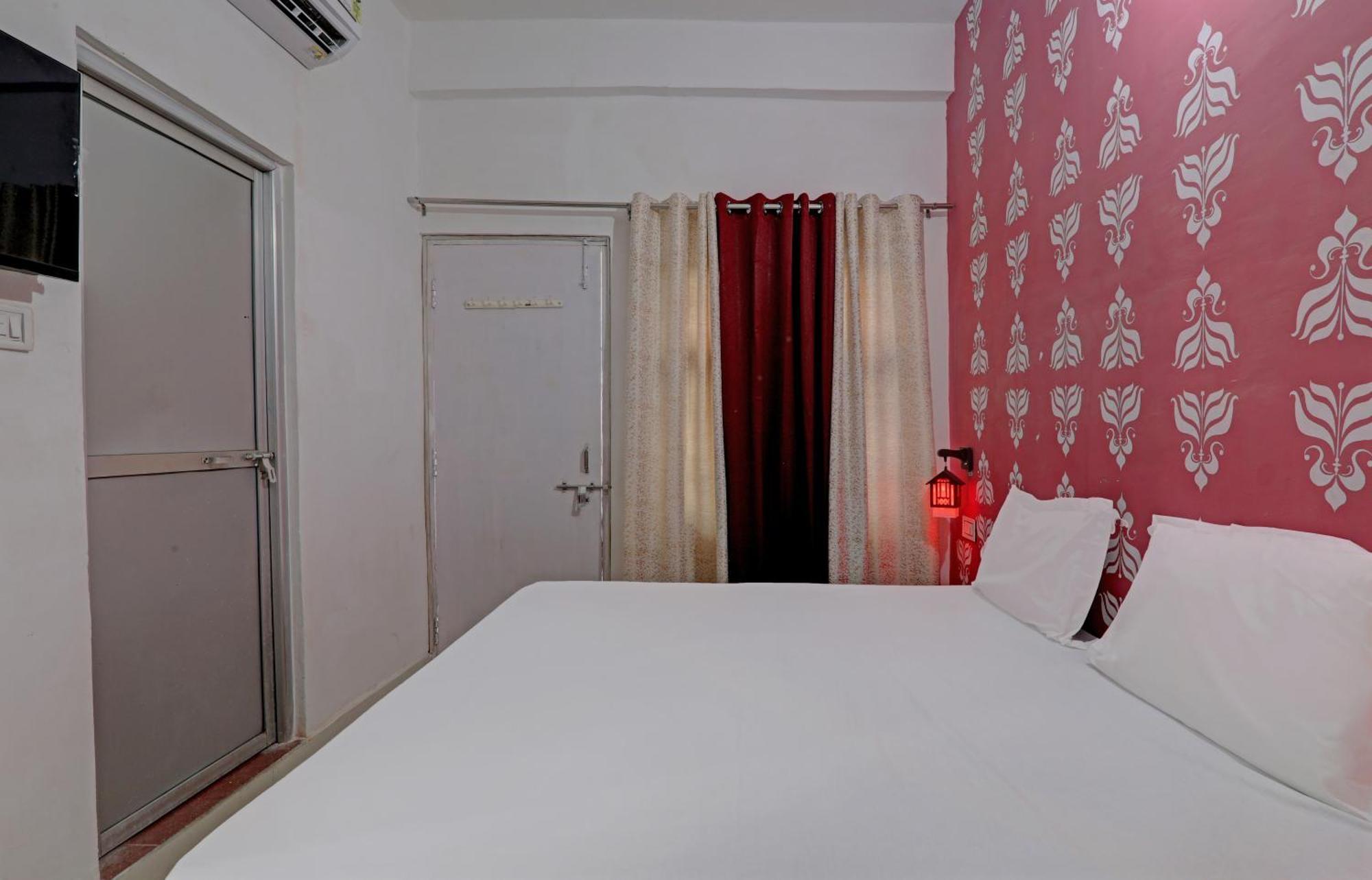 Hotel O Surya Inn Pura Raghunāth Exteriér fotografie