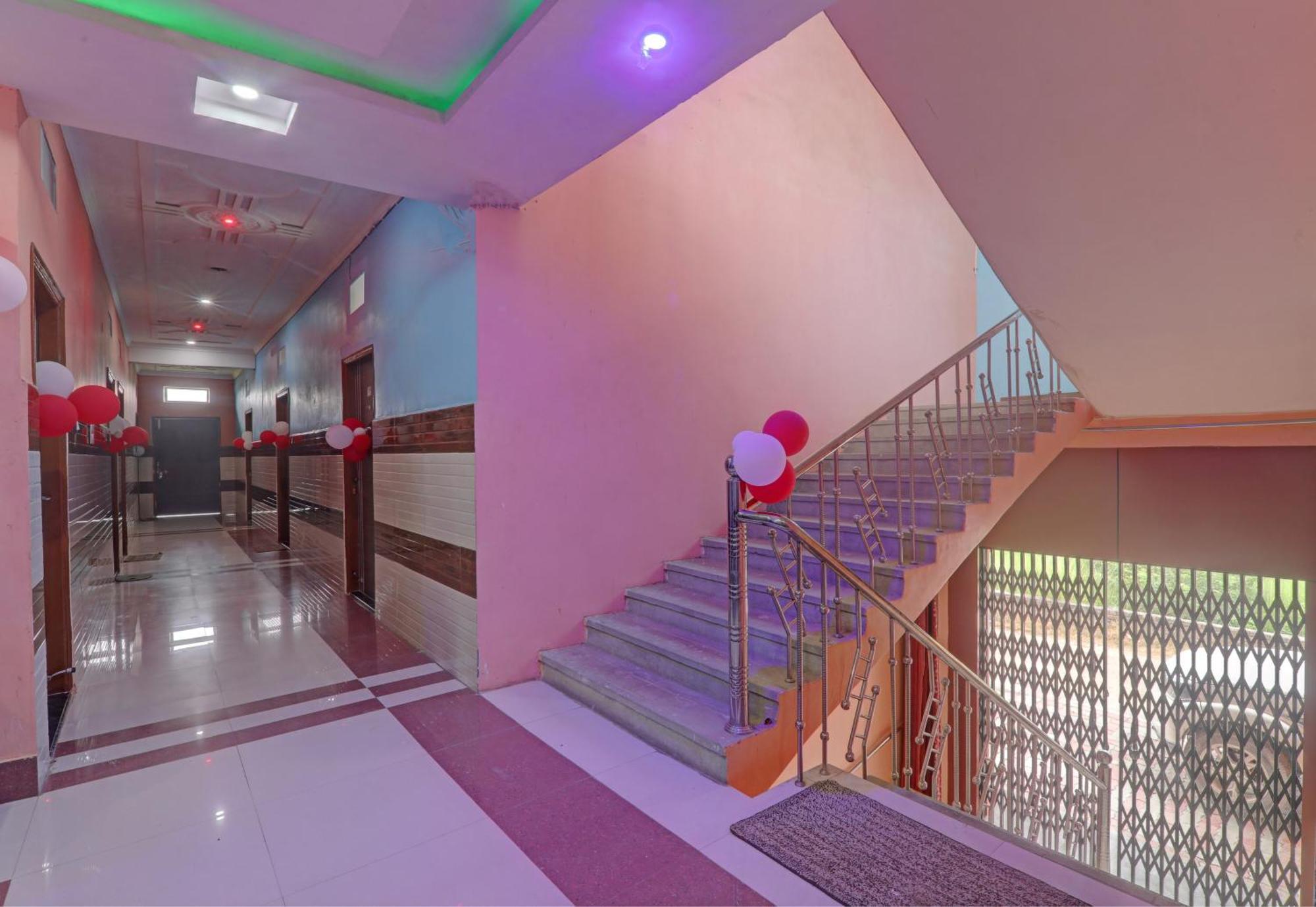 Hotel O Surya Inn Pura Raghunāth Exteriér fotografie