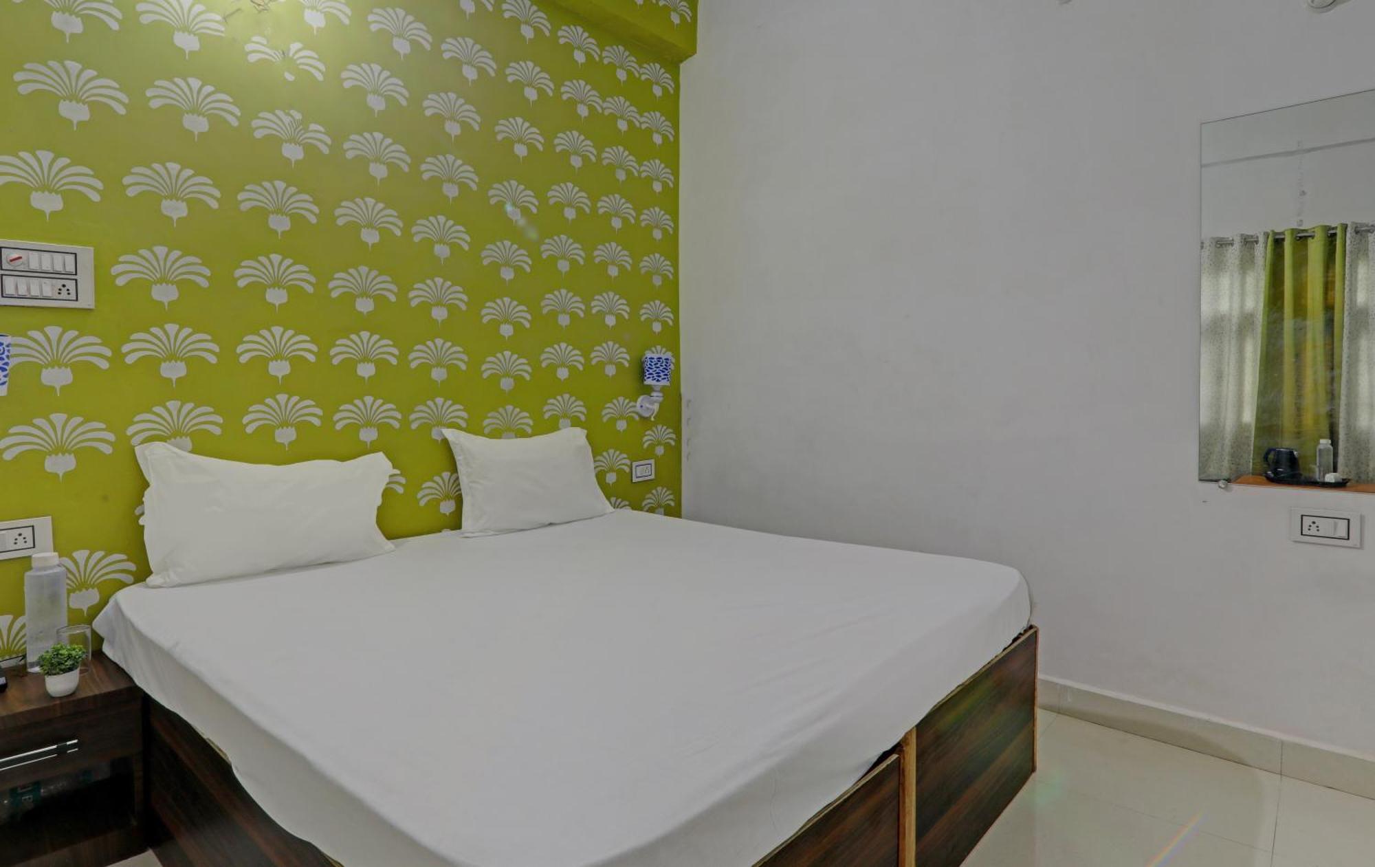 Hotel O Surya Inn Pura Raghunāth Exteriér fotografie