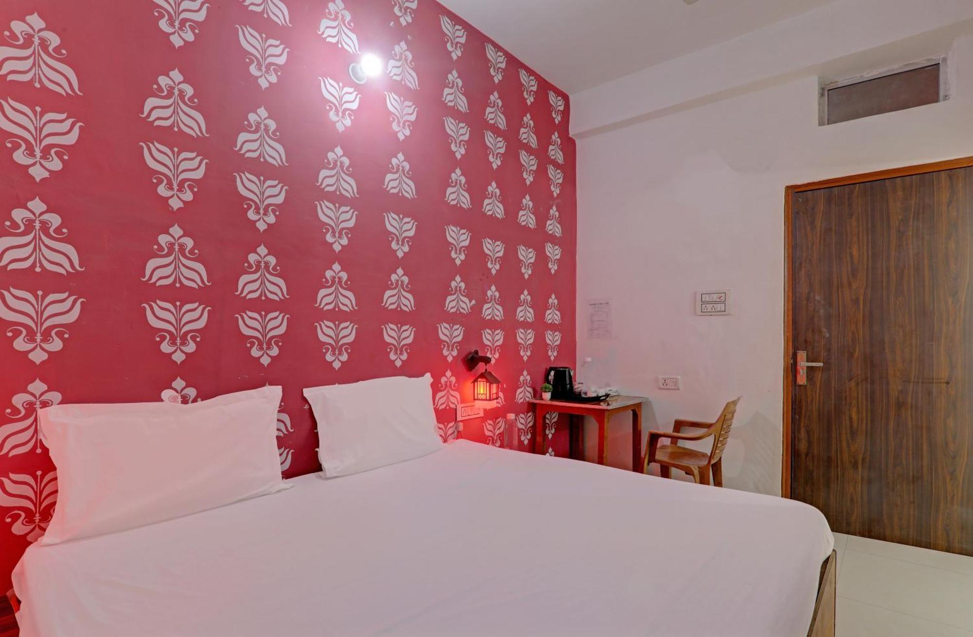 Hotel O Surya Inn Pura Raghunāth Exteriér fotografie